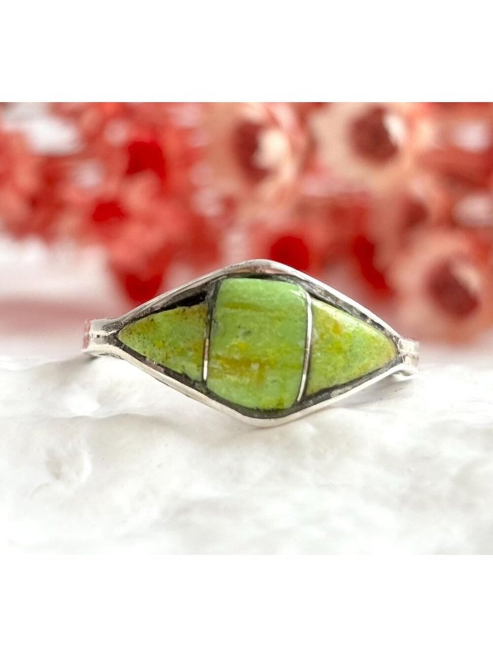 Rare Gaspeite Gemstone Inlaid Tapered Sterling Silver 925 Vintage Ring - sz 7.75